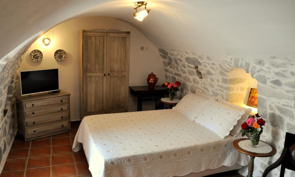 Aparthotel Arapakis Historic Castle Pírgos Dhiroú Zewnętrze zdjęcie
