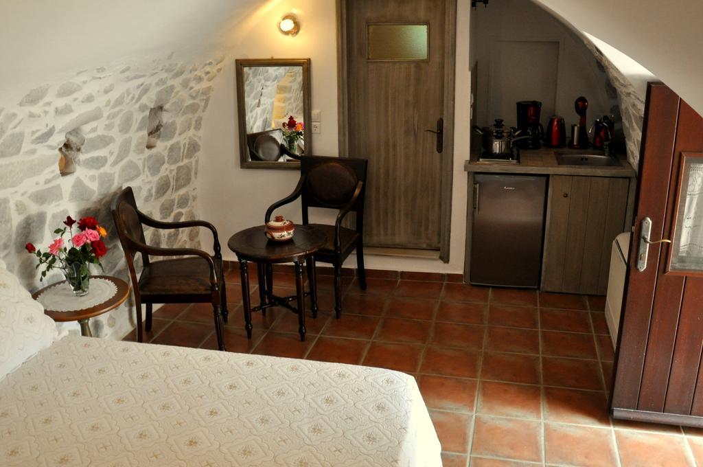 Aparthotel Arapakis Historic Castle Pírgos Dhiroú Zewnętrze zdjęcie